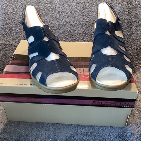 NWOT Ladies Skechers Sandal Never Worn Size 6 W - Picture 3 of 10